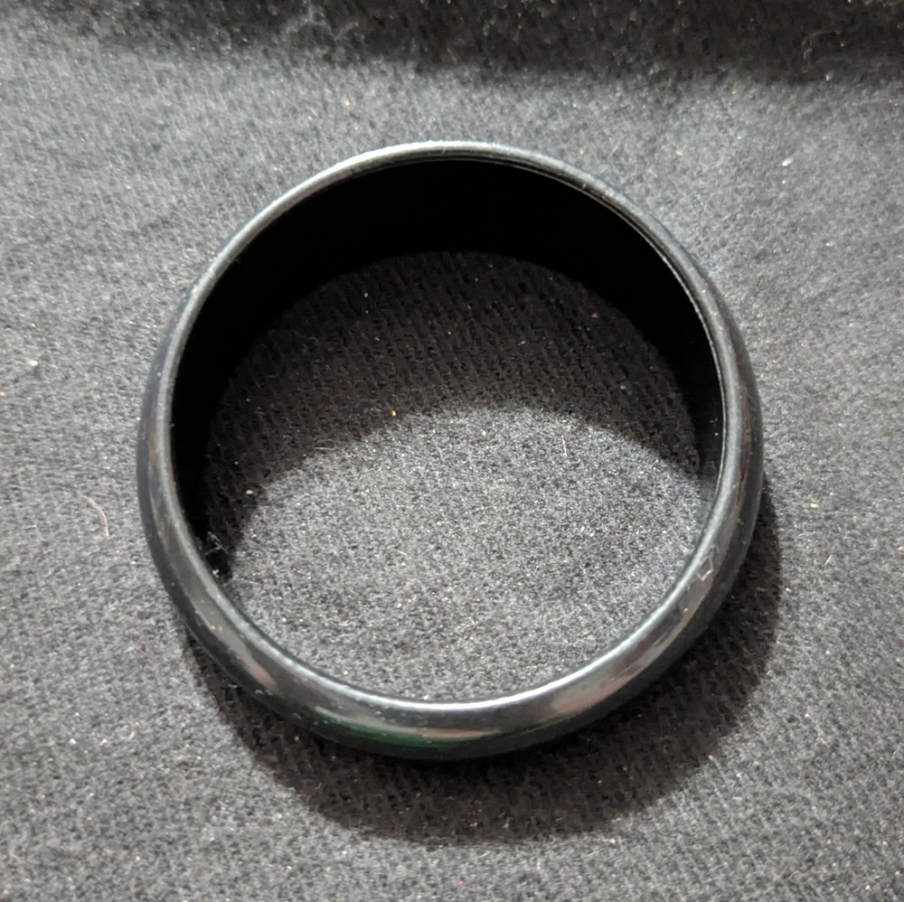 Black Plastic Tapered Bangle Statement Bracelet - Picture 3 of 4